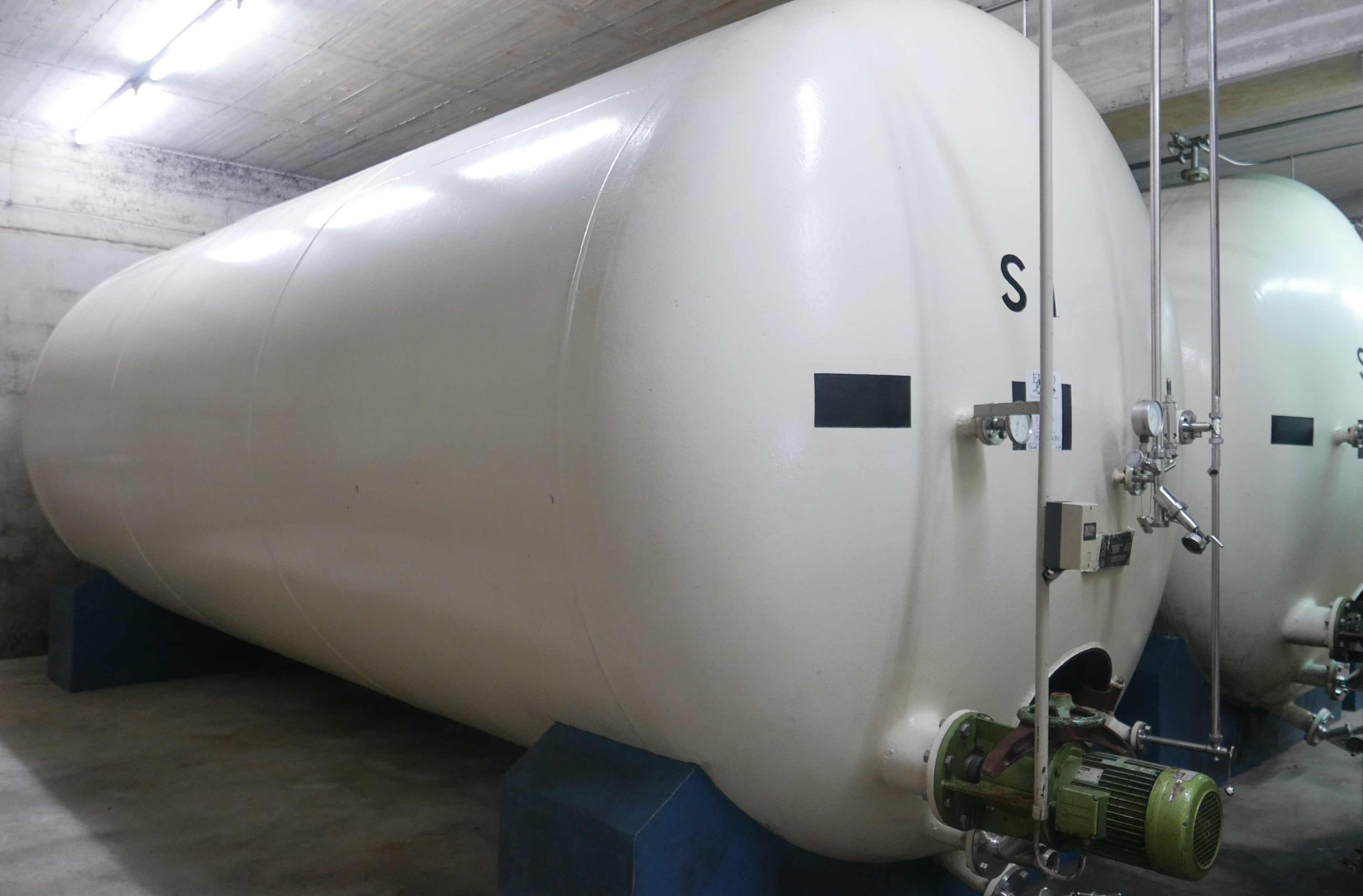 Liegender gebrauchter R&uuml;hrwerk Tank