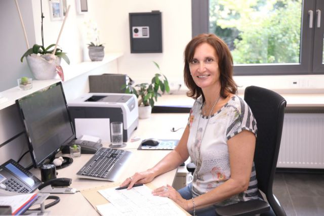 Portr&auml;t Chefsekret&auml;rin Firma Tank und Apparate Barth GmbH in Forst